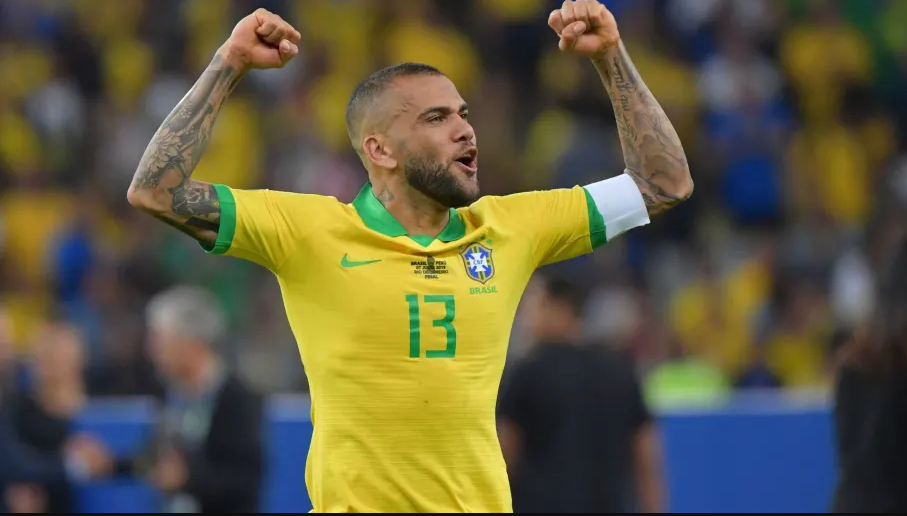 Tiểu sử về cuộc đời sự nghiệp của cầu thủ Dani Alves